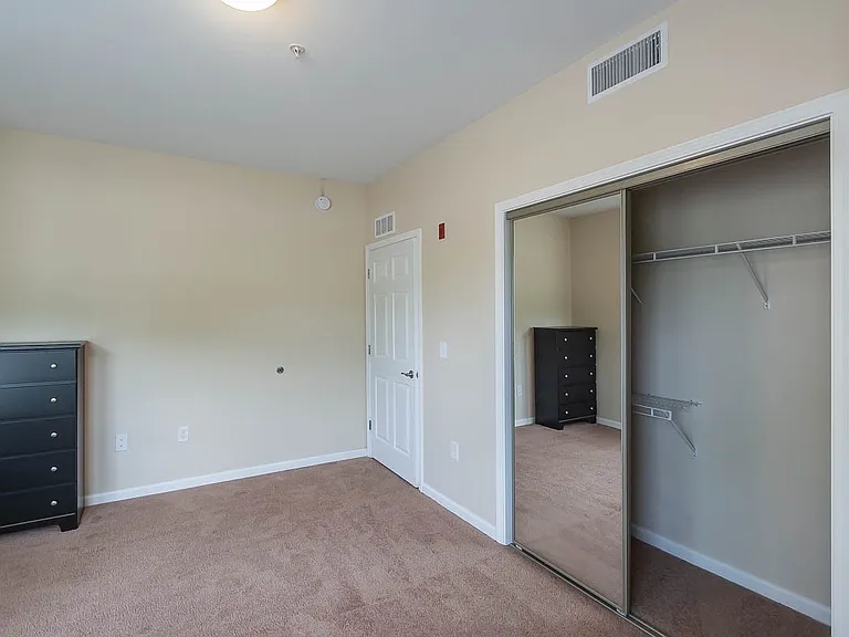 East Bay II Apartments — Photo 36