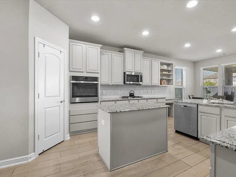 2417 Lake Mist Dr — Photo 18