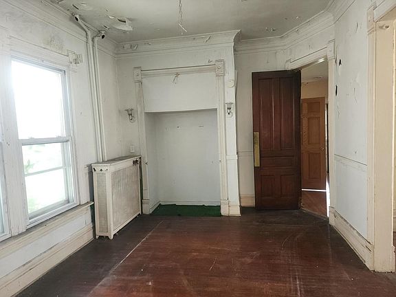 3rd image of 6927 S Perry Ave