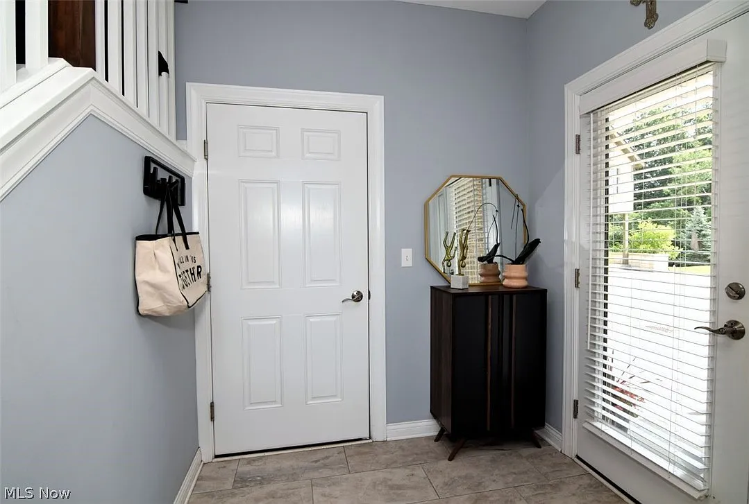3 bed, 3.0 bath, 3556 sqft, $3,200 — Photo 3