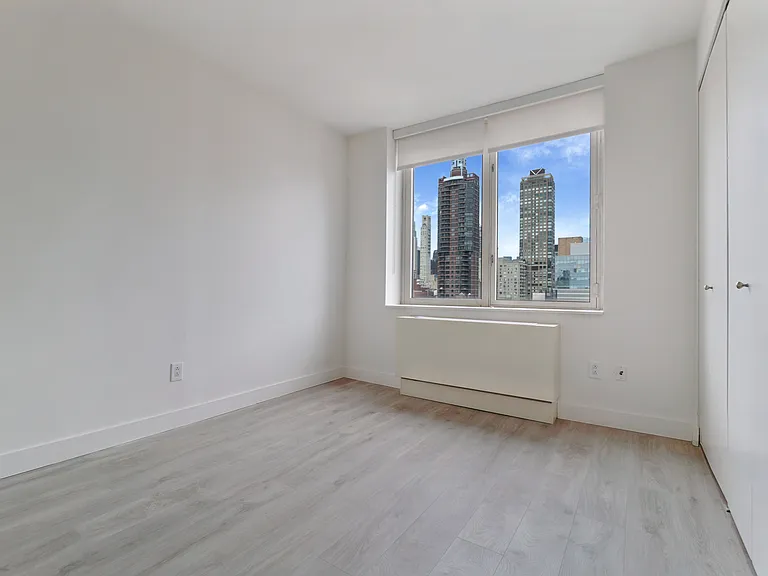 400 E 66th St #18C — Photo 6