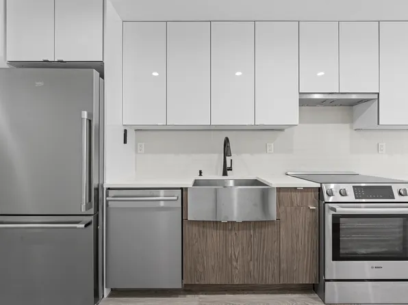 46-40 Vernon Boulevard image 6 of 17