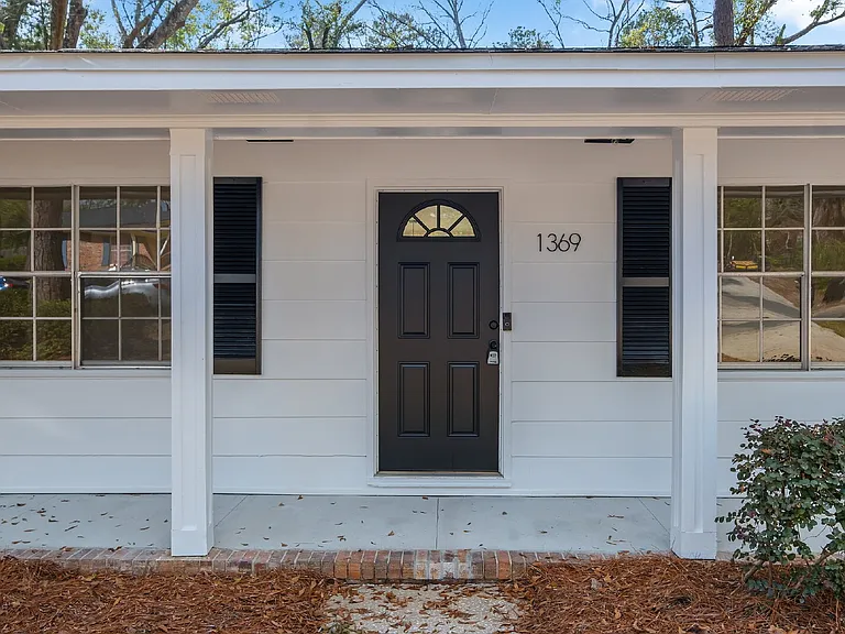 1369 Nancy Dr — Photo 3