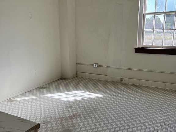 2nd image of 411 Clayton St #11
