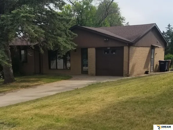 3217 Blue Ridge Dr, Bellevue, NE 68147