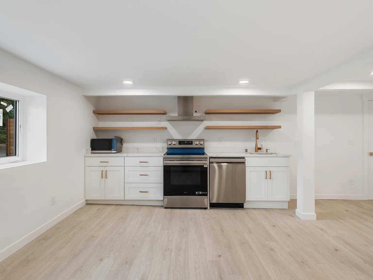 2 bed, 1000 sqft, $2,495 — Photo 2