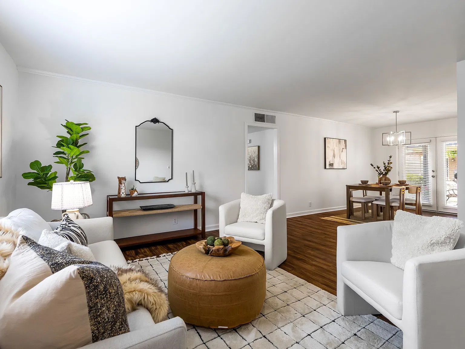 3 bed, 1160 sqft, $2,000 — Photo 4