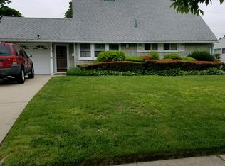 36 Low Ln, Levittown, NY 11756