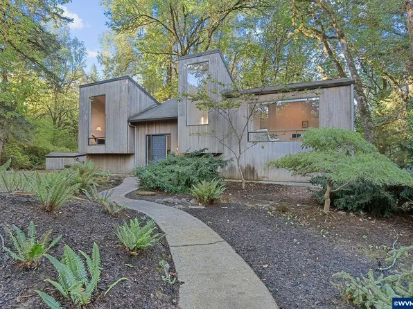 4298 River Rd S, Salem, OR 97302