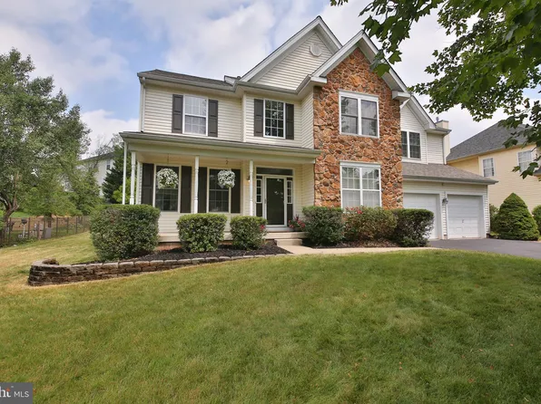247 Creekside Dr, New Hope, PA 18938