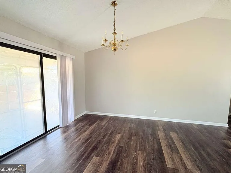 142 Woodvalley Ct — Photo 17