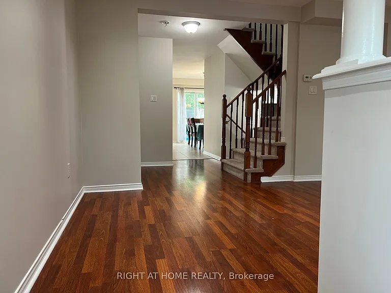 39 Golden Iris Cres — Photo 8