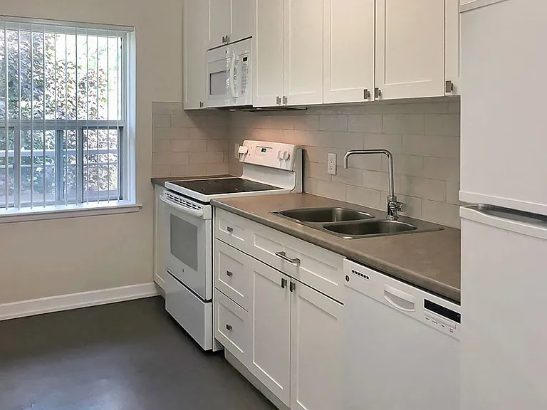187 Queen St — Photo 1