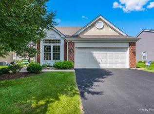 328 W Harvard Cir, South Elgin, IL 60177