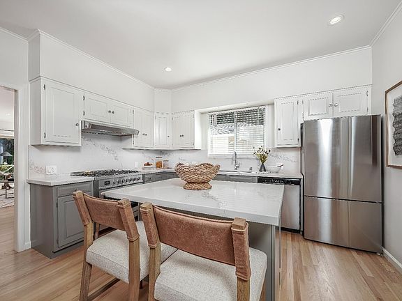 4th image of 28 Murray Avenue