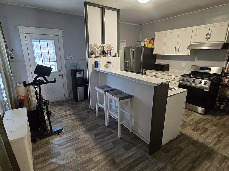 601-603 W Main St #1 — Photo 15