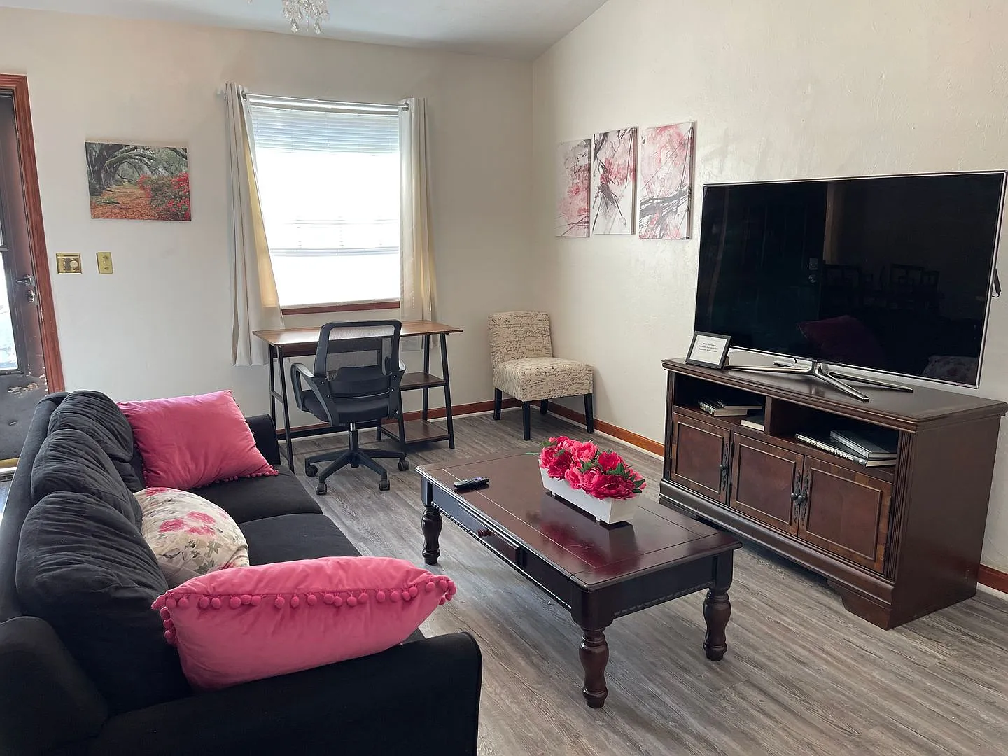 Cute 2 bedroom 1.5 bath townhome — Photo 3