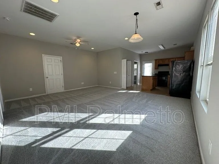 124 Fairview Park Dr — Photo 2
