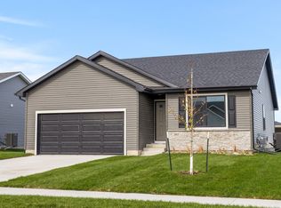 565 NW Compass Ave, Waukee, IA 50263