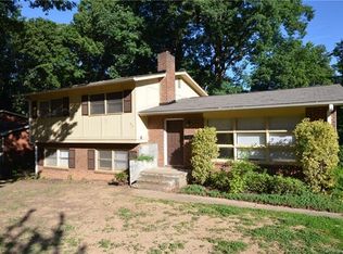 919 Log Cabin Rd, Charlotte, NC 28213