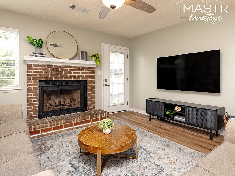 136 Sussex Dr — Photo 25