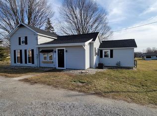 614 W Hazel St, Albion, IN 46701