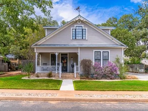 506 N Adams St, Fredericksburg, TX 78624