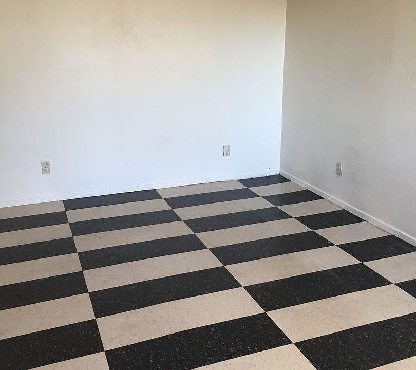 1st image of 300 Louisiana Blvd NE