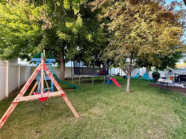 22 W 1980 S — Photo 8