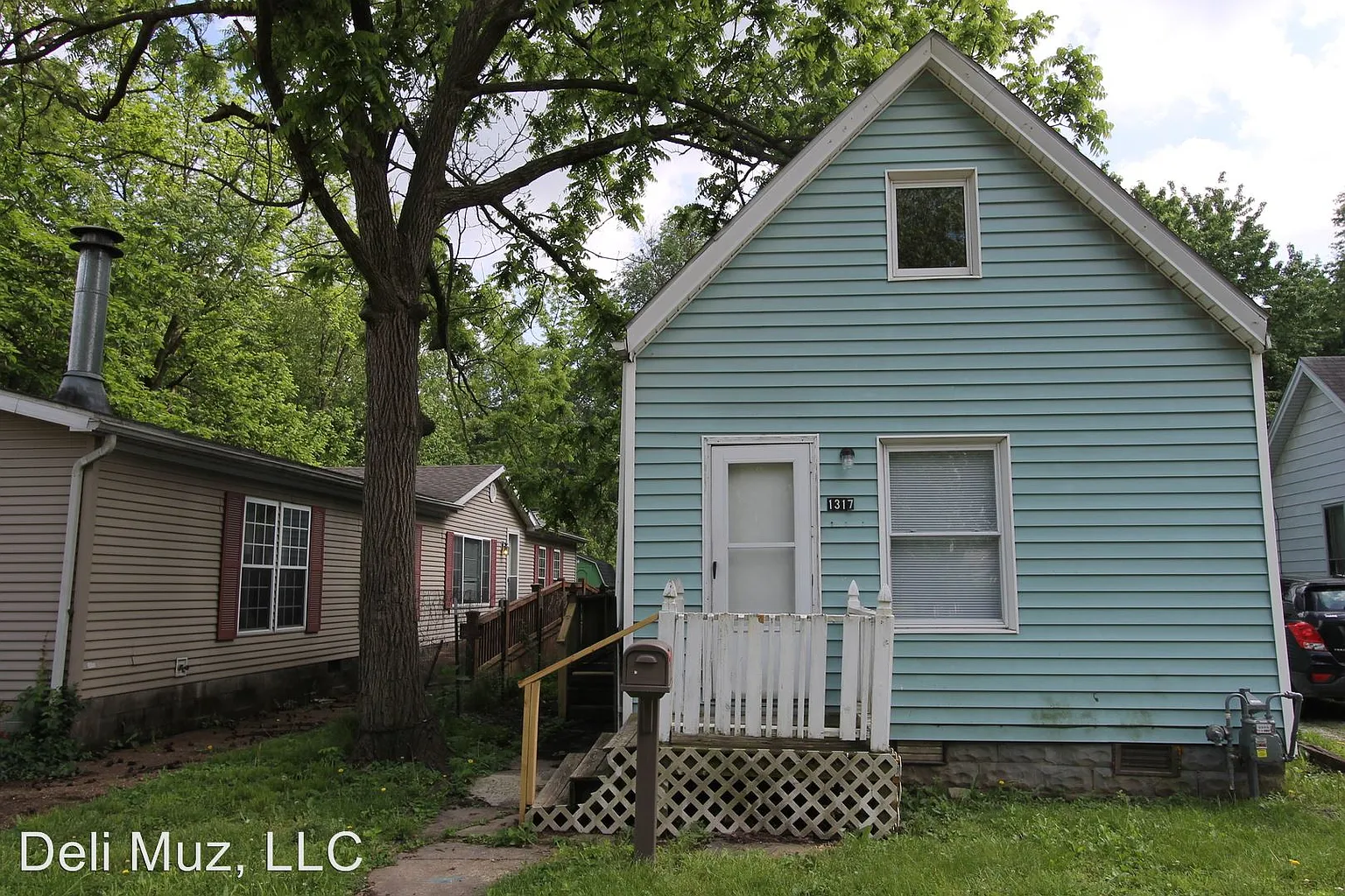 1317 E Sycamore St photo 1