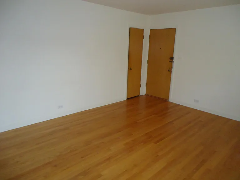 7015 N Washtenaw Ave #2 — Photo 3