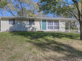 5815 N Garfield Ct, Kansas City, MO 64118