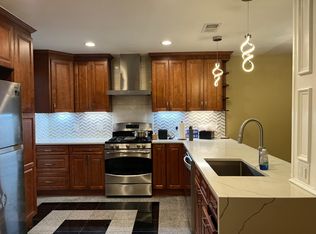 25 Woodbury Rd, Edison, NJ 08820