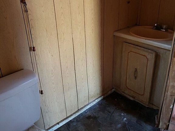 3rd image of 226 Catherine Dr