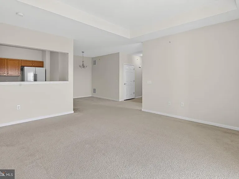 1447 Sierra Dr — Photo 10