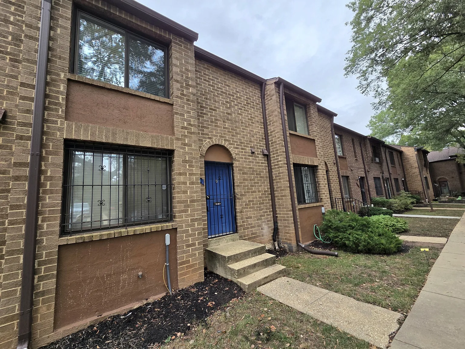 3 bed, 2.5 bath, 1920 sqft, $3,400 — Photo 2