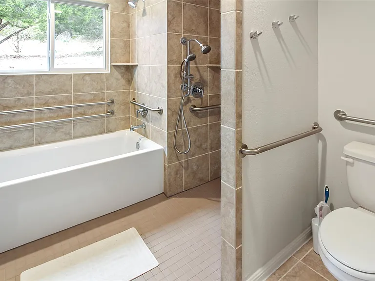 21102 Niagara Cv — Photo 10