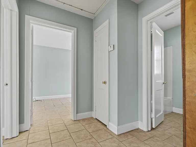 172 S Aiken Dr — Photo 15