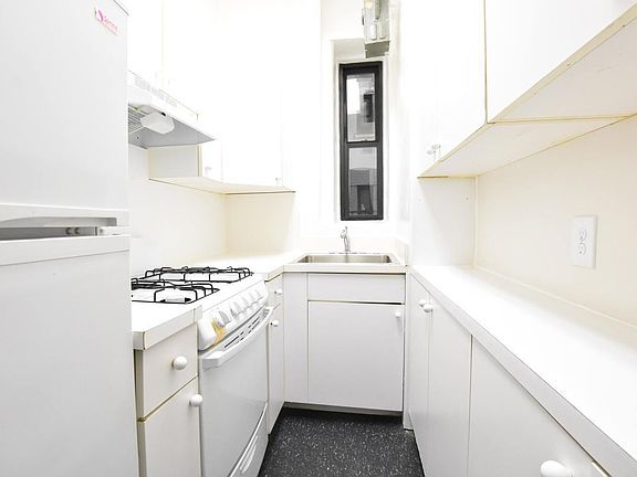 4th image of 220 W 98th St APT 6G