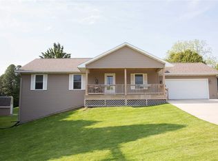9972 Boleyn Rd, Dubuque, IA 52001