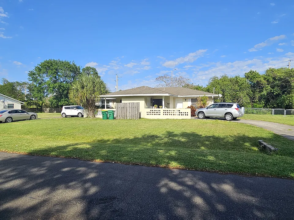 3017 Sea Gate Cir