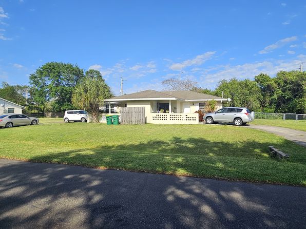 3017 Sea Gate Cir