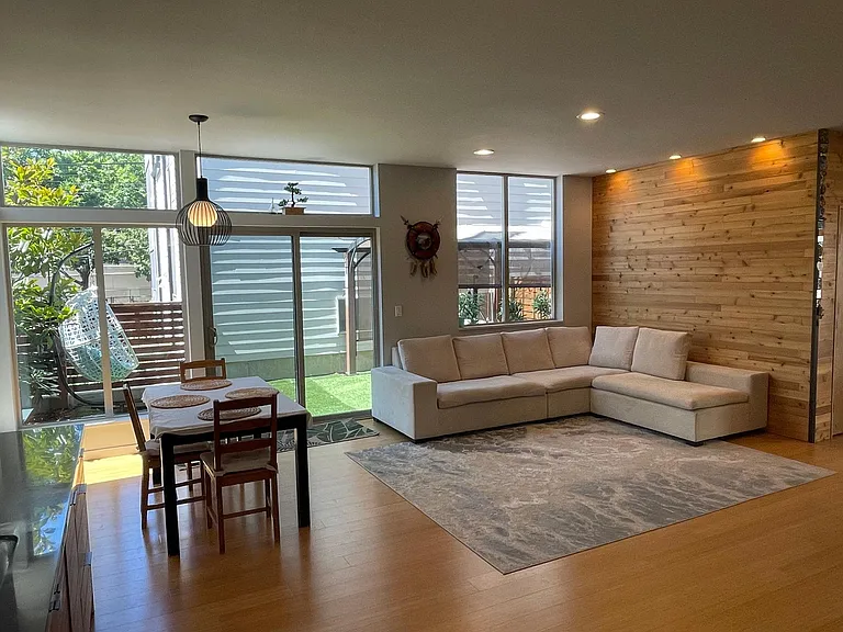 3130B Wetmore Ave S — Photo 1