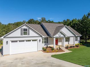 2515 Cedar Ridge Cir, Hokes Bluff, AL 35903