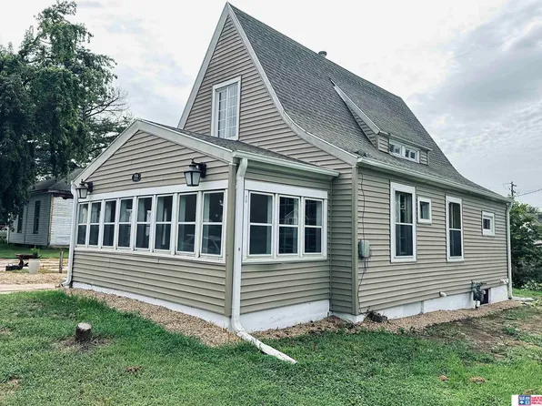 714 9th St, Fairbury, NE 68352