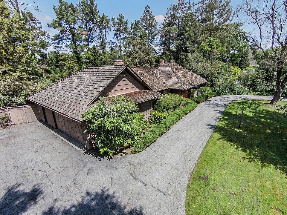 1st image of 390 Greenoaks Dr