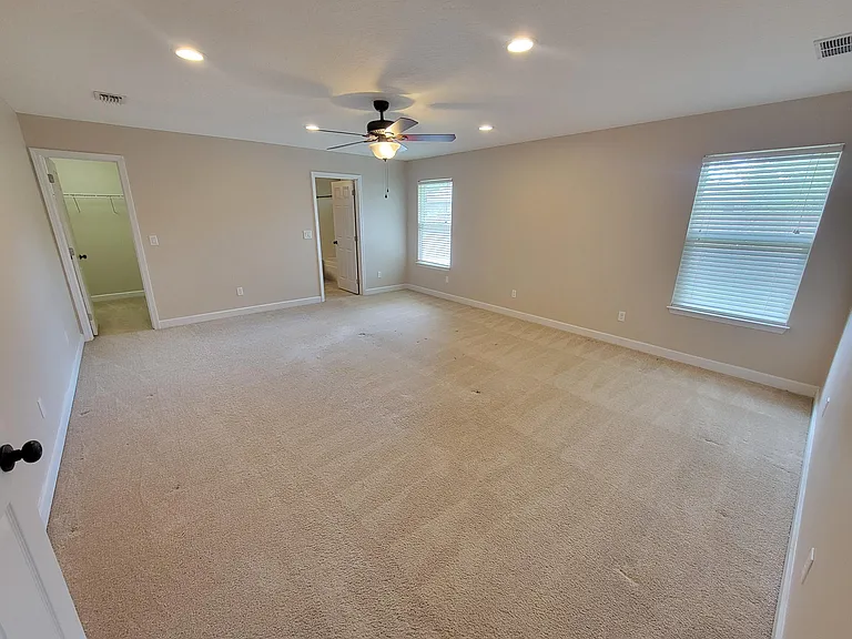 712 Hazel Dr — Photo 7