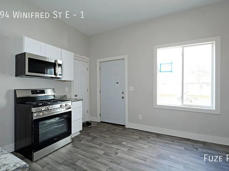 294 Winifred St E #1 — Photo 2