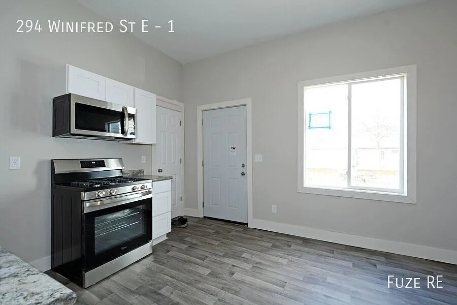 Building Photo - 294 Winifred St E #1
