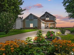 10148 Lapointe Dr, Luna Pier, MI 48157